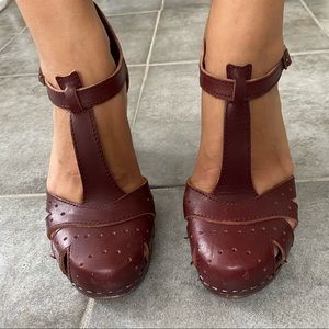 Original Swedish Hasbeens burgundy clogs